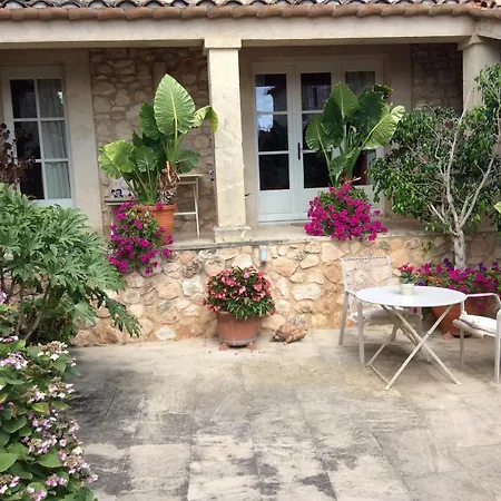 La Casa De Piedra Bed & Breakfast