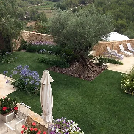 לינה וארוחת בוקר La Casa De Piedra 3*