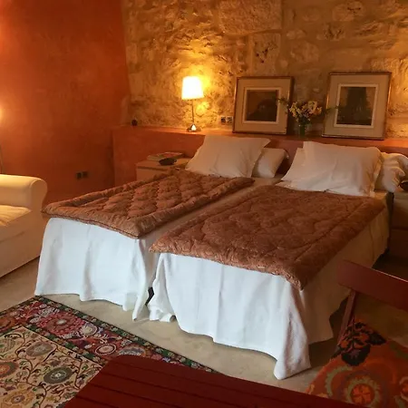 לינה וארוחת בוקר La Casa De Piedra Viladellops