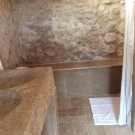 לינה וארוחת בוקר La Casa De Piedra 3*