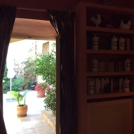 La Casa De Piedra 3*