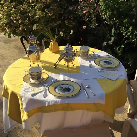 La Casa De Piedra לינה וארוחת בוקר 3*
