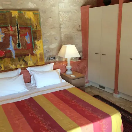 La Casa De Piedra 3*