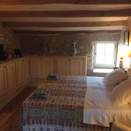 La Casa De Piedra 3*